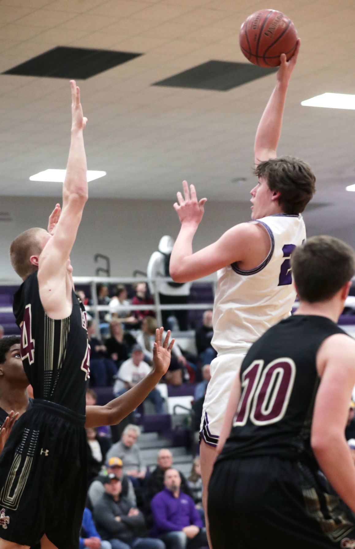Stoughton 48, Edgewood 33